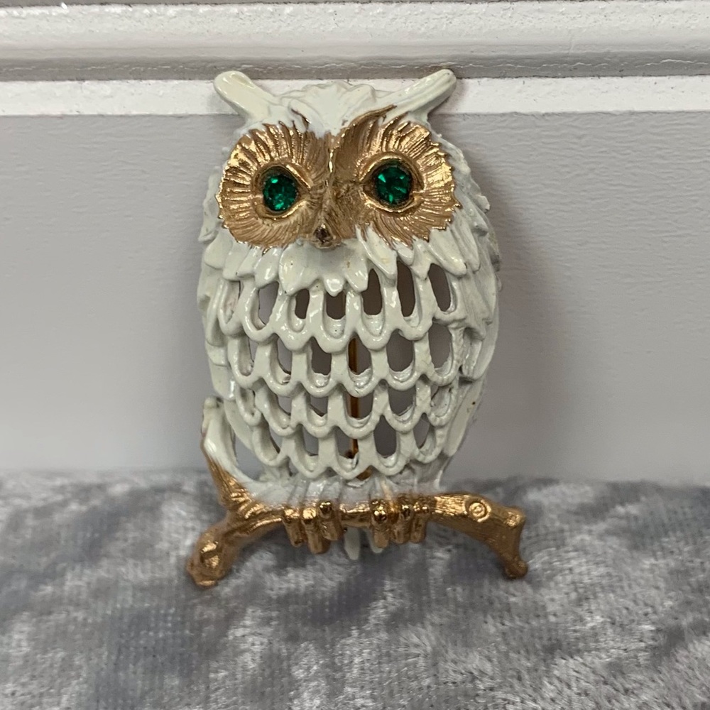 Napier Vintage Openwork Owl Brooch Green Rhinestone Eyes Gold Tone White Enamel